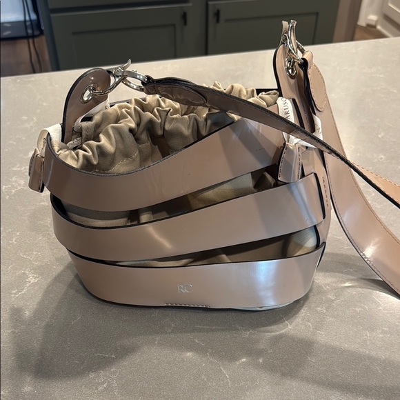 Rossi & Caruso Tan Shoulder Bag with Structured Design - Picture 1 of 8